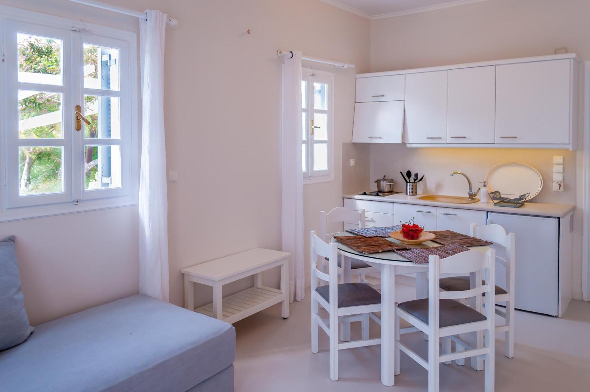 Milos Bay Suites Adamantas  Bilik gambar